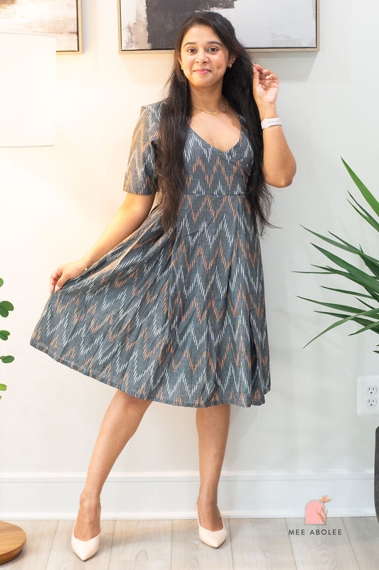 Raashi Semi-Casual Midi Dress in Cloud Chevron