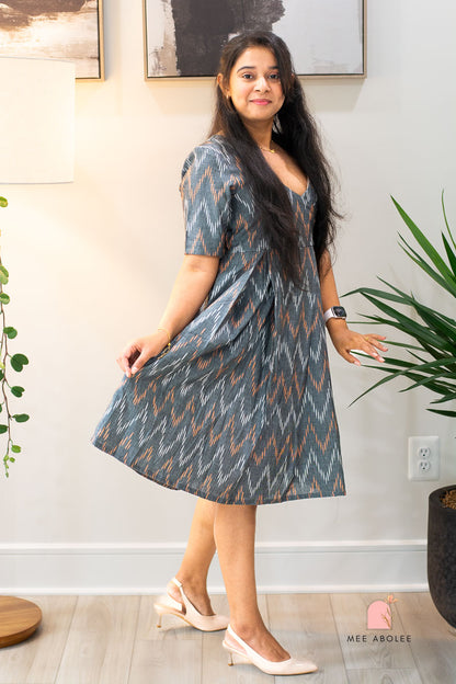 Raashi Semi-Casual Midi Dress in Cloud Chevron