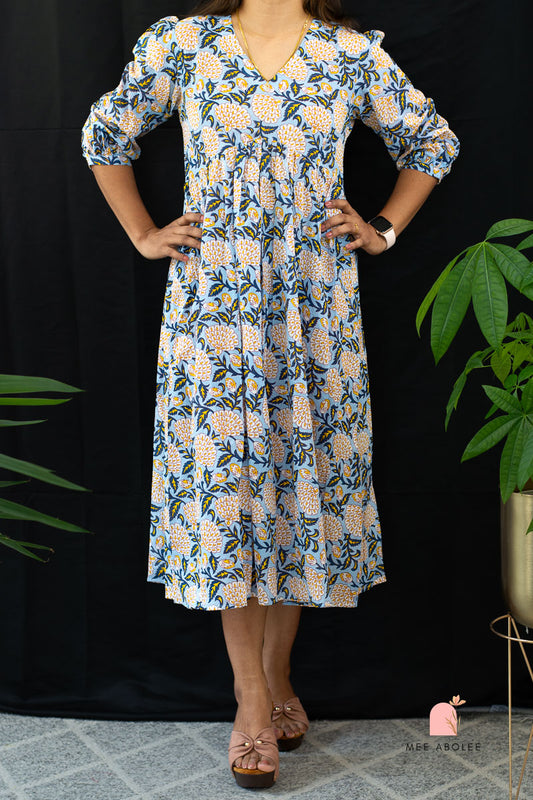 Kaaveri V-neck Midi Dress in Blue Zinnia