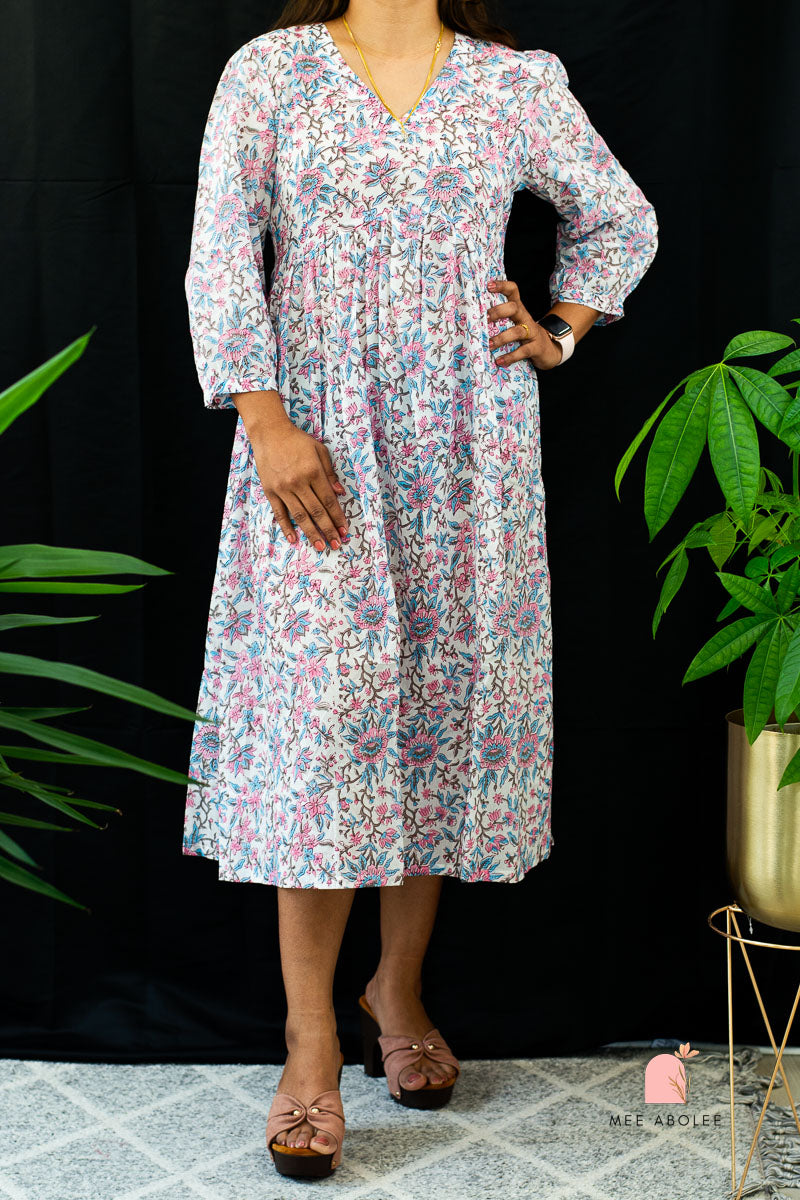 Kaaveri V-neck Midi Dress in Blue Mayflowers