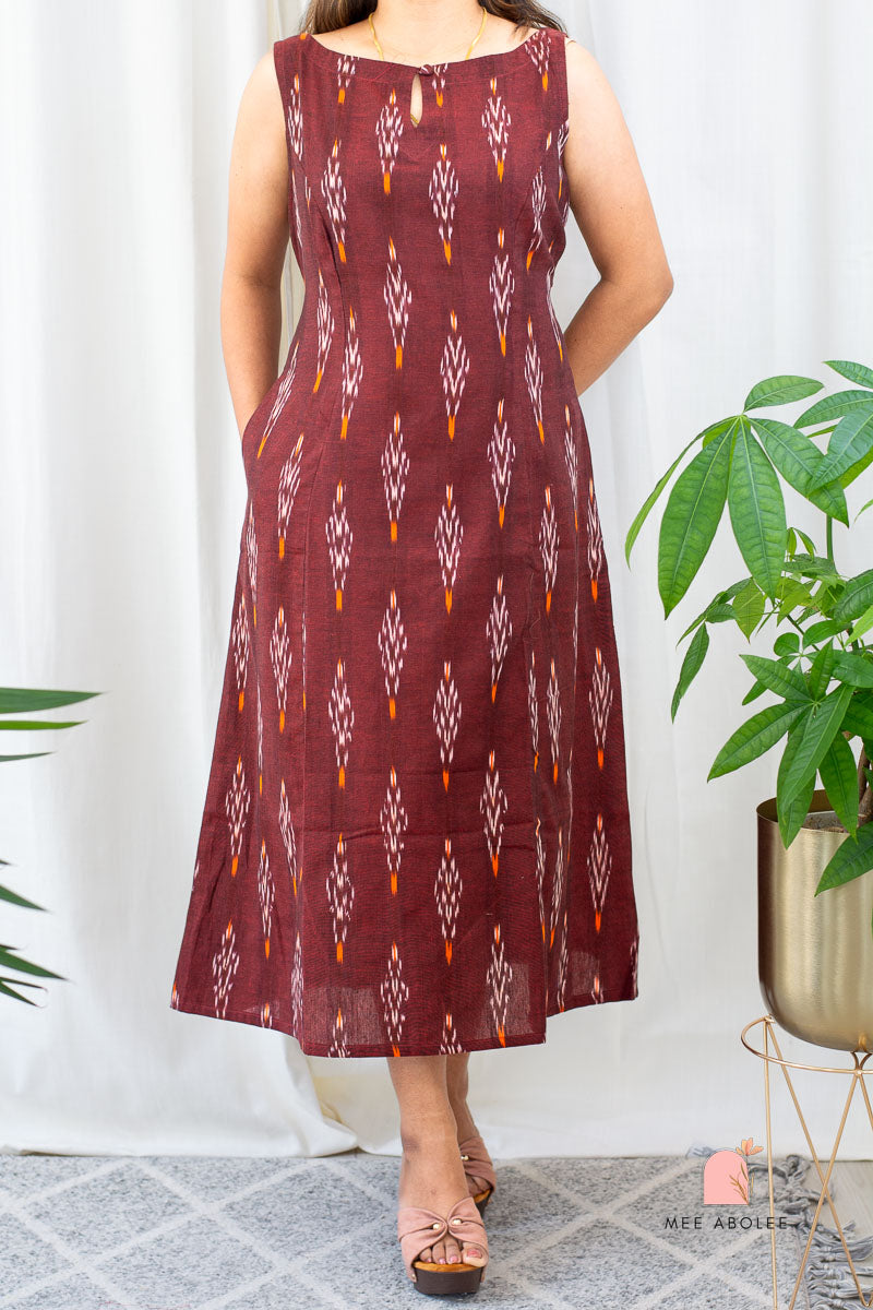 Saachi A-line Sleeveless Dress in Maroon