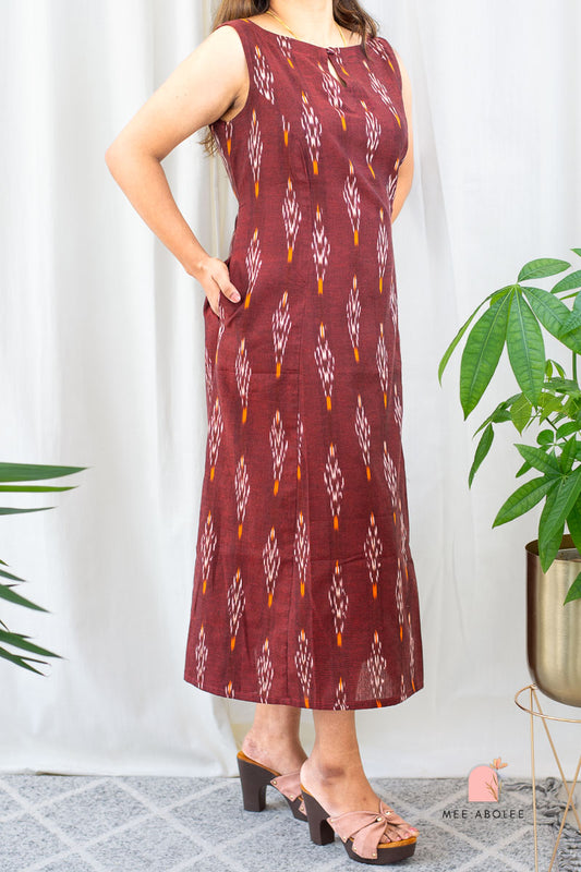 Saachi A-line Sleeveless Dress in Maroon