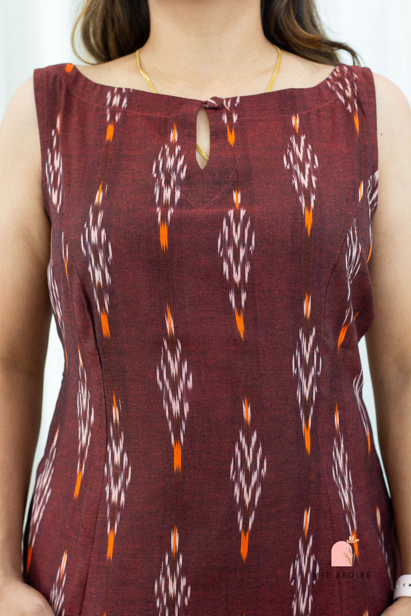 Saachi A-line Sleeveless Dress in Maroon
