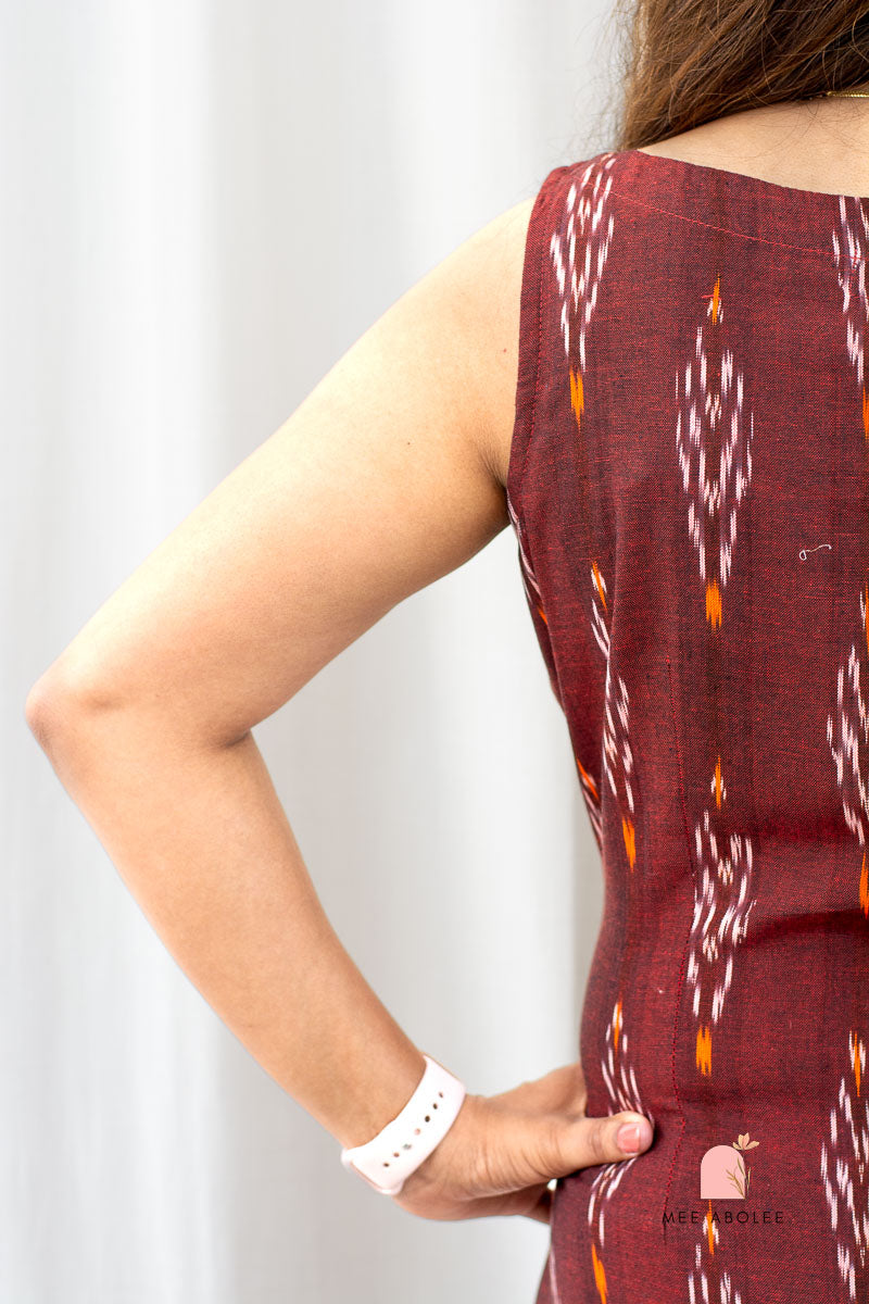 Saachi A-line Sleeveless Dress in Maroon