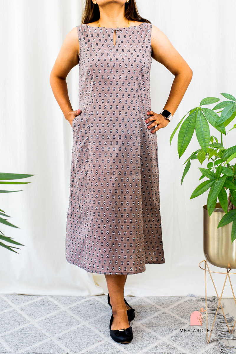 Saachi A-line Sleeveless Dress in Polka Buds