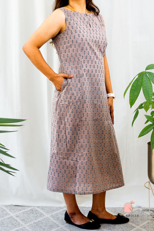 Saachi A-line Sleeveless Dress in Polka Buds