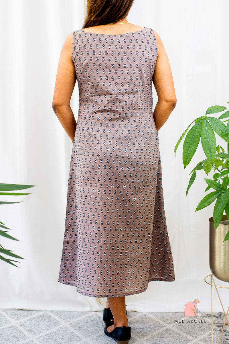 Saachi A-line Sleeveless Dress in Polka Buds